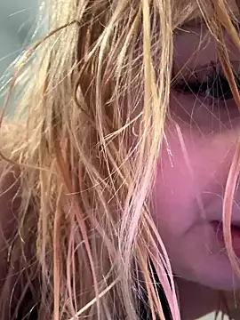 KellyMoors online show from 12, 4, 2026