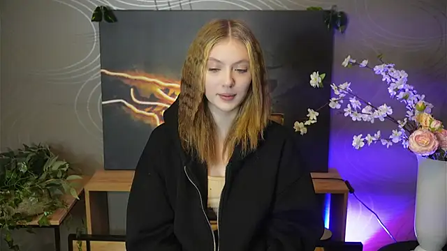 Snapshot of EstaGoetsch chatting on 21, 10, 2025 EstaGoetsch online show from 21, 10, 2025