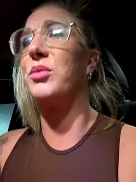 MimiMaee online show from 18, 10, 2025