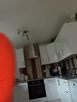 MimiMaee online show from 5, 11, 2025