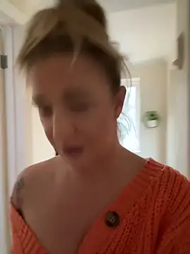 MimiMaee online show from 1, 12, 2025