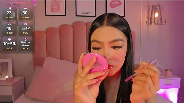 mara swan  online show from 14, 11, 2025