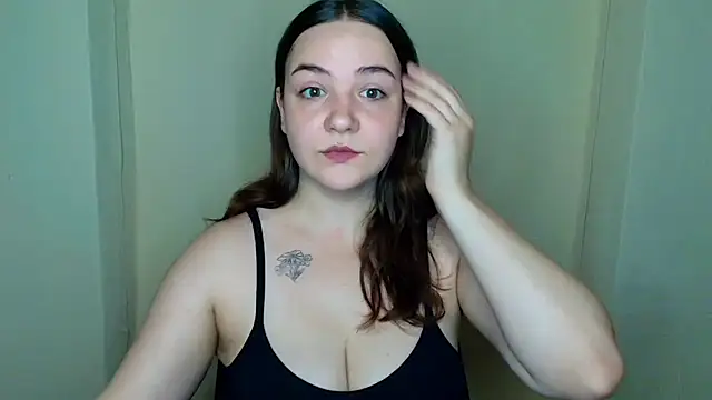 Snapshot of OliviaMontgommery chatting on 5, 7, 2026 OliviaMontgommery online show from 5, 7, 2026