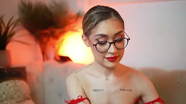 Snapshot of AileenKiss chatting on 12, 5, 2026 AileenKiss online show from 12, 5, 2026