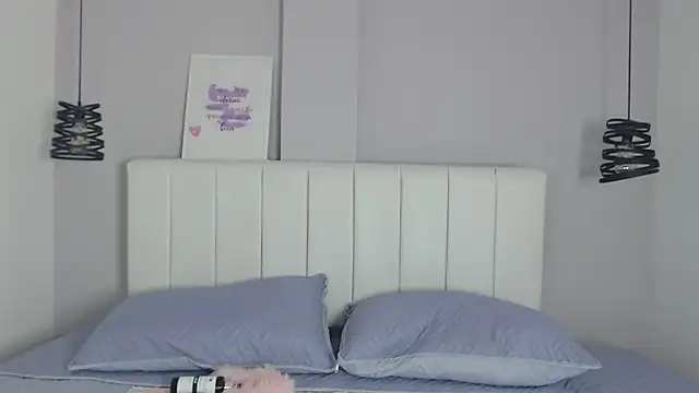 Snapshot of _Mariana02_ chatting on 2, 10, 2025 Mariana02 online show from 2, 10, 2025