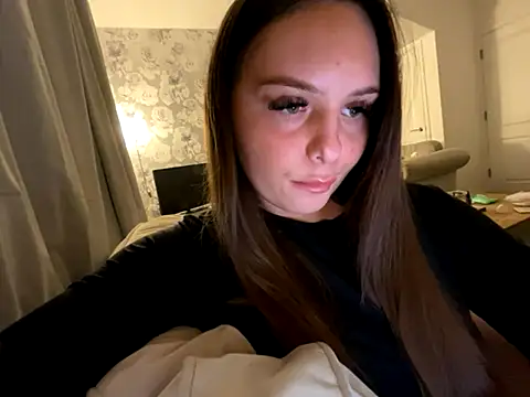 Snapshot of EllaStarrxxx chatting on 5, 10, 2025 EllaStarrxxx online show from 5, 10, 2025