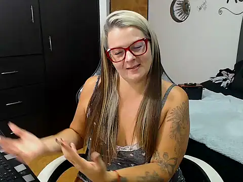 perlagoloza05 online show from 15, 10, 2025