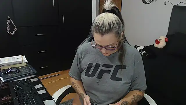 perlagoloza05 online show from 10, 11, 2025