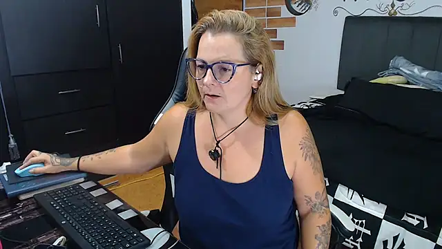Snapshot of perlagoloza05 chatting on 10, 6, 2026 perlagoloza05 online show from 10, 6, 2026