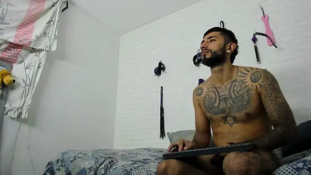 Snapshot of sofiandnick_smith chatting on 23, 5, 2026 sofiandnick smith online show from 23, 5, 2026