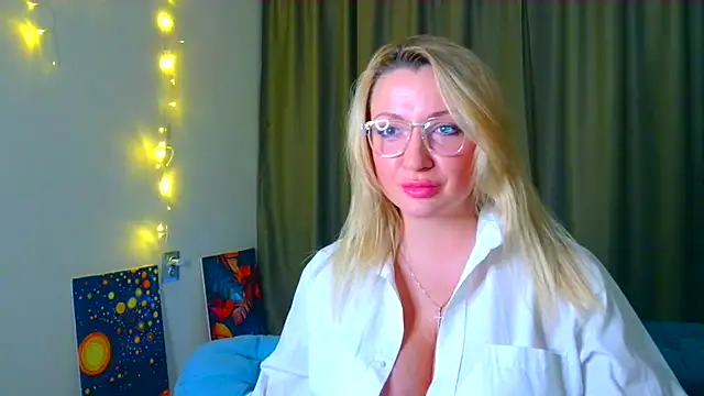 Snapshot of Mila5361 chatting on 21, 10, 2025 Mila5361 online show from 21, 10, 2025