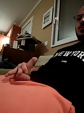 Snapshot of arksex32 chatting on 13, 4, 2026 arksex32 online show from 13, 4, 2026