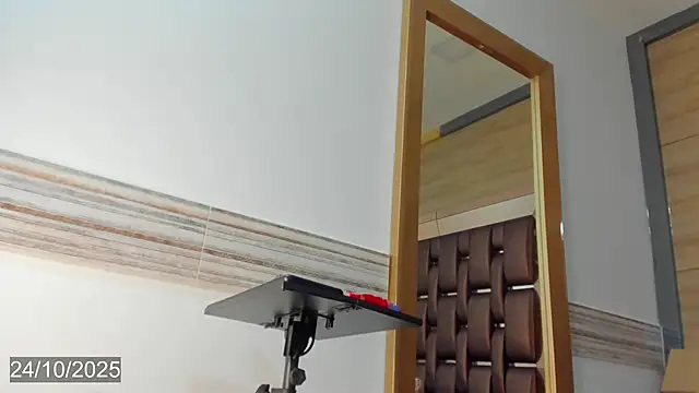 Snapshot of bella_tinkerbell_bahamas chatting on 24, 10, 2025 bella tinkerbell bahamas online show from 24, 10, 2025