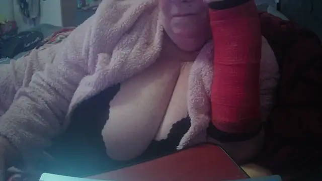 Playful MILF Demi online show from 18, 10, 2025