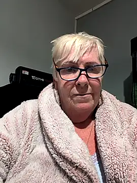 Playful MILF Demi online show from 23, 10, 2025