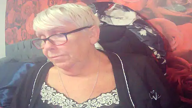 Snapshot of Playful_MILF_Demi chatting on 10, 6, 2026 Playful MILF Demi online show from 10, 6, 2026