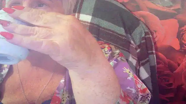 Snapshot of Playful_MILF_Demi chatting on 15, 6, 2026 Playful MILF Demi online show from 15, 6, 2026