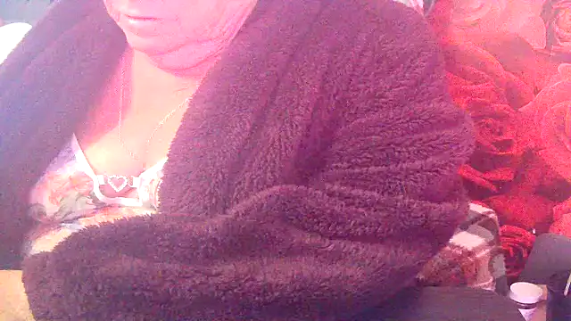 Snapshot of Playful_MILF_Demi chatting on 17, 6, 2026 Playful MILF Demi online show from 17, 6, 2026