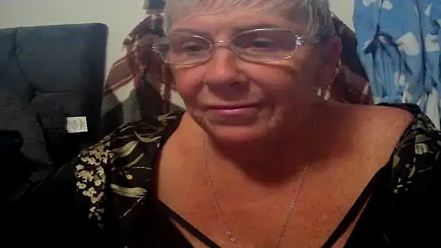 Snapshot of Playful_MILF_Demi chatting on 25, 6, 2026 Playful MILF Demi online show from 25, 6, 2026