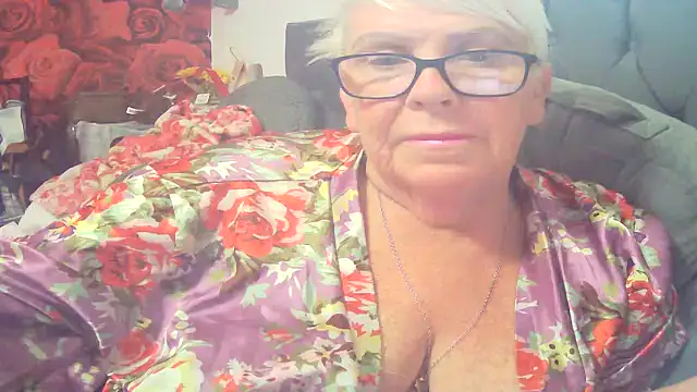 Snapshot of Playful_MILF_Demi chatting on 17, 7, 2026 Playful MILF Demi online show from 17, 7, 2026