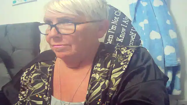 Snapshot of Playful_MILF_Demi chatting on 17, 7, 2026 Playful MILF Demi online show from 17, 7, 2026
