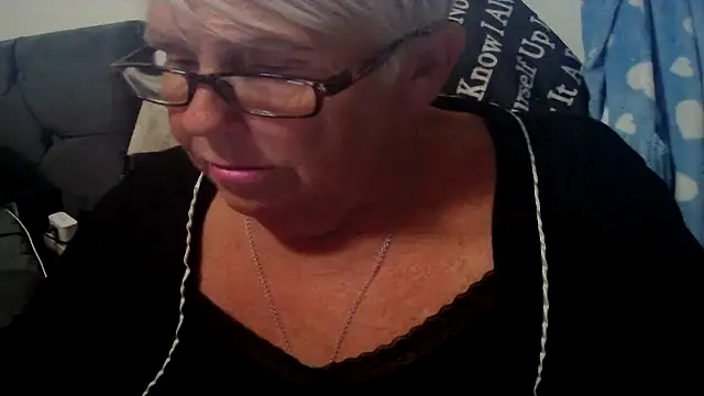 Snapshot of Playful_MILF_Demi chatting on 18, 7, 2026 Playful MILF Demi online show from 18, 7, 2026