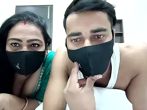 Snapshot of horny_milf_couple chatting on 29, 10, 2025 horny milf couple online show from 29, 10, 2025