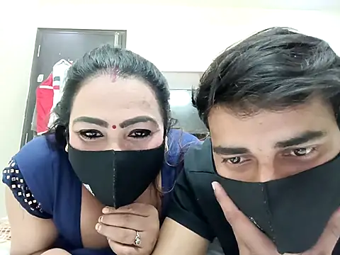 Snapshot of horny_milf_couple chatting on 14, 11, 2025 horny milf couple online show from 14, 11, 2025