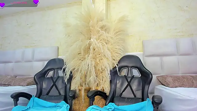 Snapshot of ScarletEvanss_ chatting on 8, 6, 2026 ScarletEvanss online show from 8, 6, 2026
