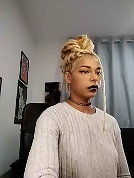 Snapshot of Helenoir chatting on 15, 5, 2026 Helenoir online show from 15, 5, 2026