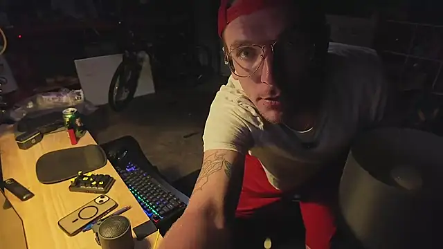 Snapshot of AverageMaleJay chatting on 23, 7, 2026 AverageMaleJay online show from 23, 7, 2026