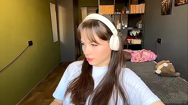 MysticAlisa online show from 2, 12, 2025