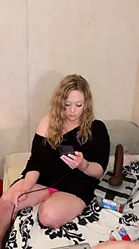 Snapshot of amandatheblondewife chatting on 17, 7, 2026 amandatheblondewife online show from 17, 7, 2026