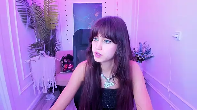 TiffanyYounge online show from 27, 10, 2025