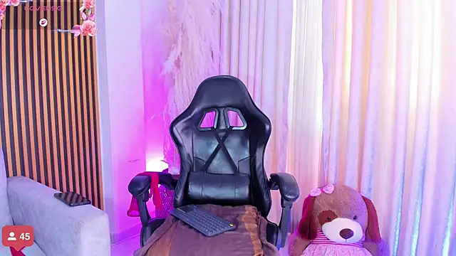 alejagarcia  online show from 4, 11, 2025