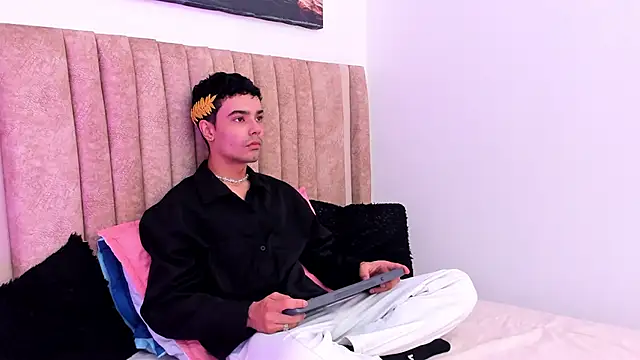 Timothe Evans online show from 14, 11, 2025