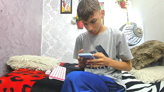 sexyboys cutex18 online show from 15, 11, 2025