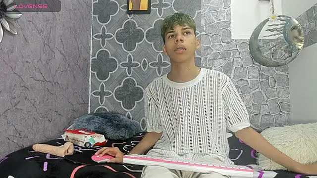 sexyboys cutex18 online show from 8, 1, 2026