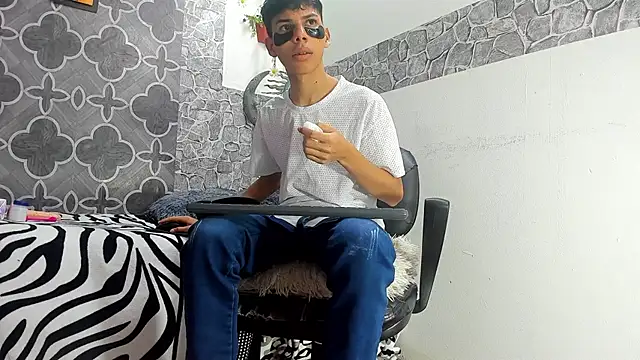 Snapshot of sexyboys_cutex18 chatting on 5, 2, 2026 sexyboys cutex18 online show from 5, 2, 2026