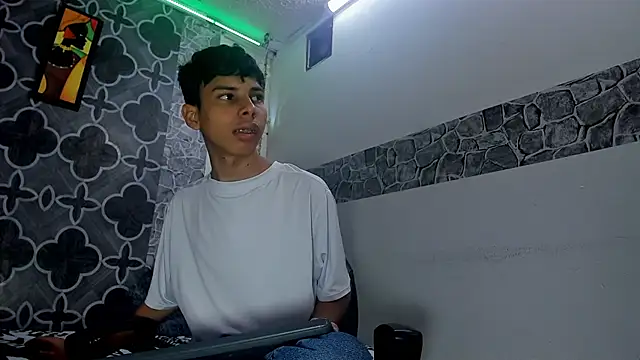 Snapshot of sexyboys_cutex18 chatting on 7, 2, 2026 sexyboys cutex18 online show from 7, 2, 2026