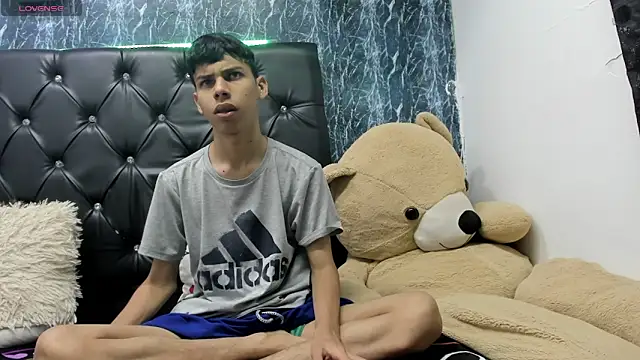 Snapshot of sexyboys_cutex18 chatting on 8, 2, 2026 sexyboys cutex18 online show from 8, 2, 2026