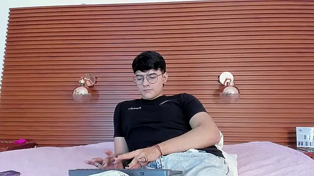 Snapshot of levi_levii chatting on 7, 10, 2025 levi levii online show from 7, 10, 2025