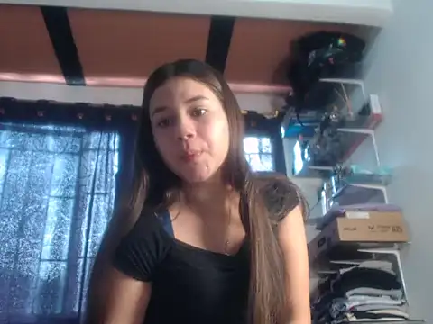 Snapshot of Saraa_loove chatting on 17, 10, 2025 Saraa loove online show from 17, 10, 2025
