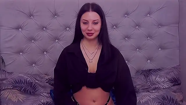 MaeAnna online show from 14, 11, 2025