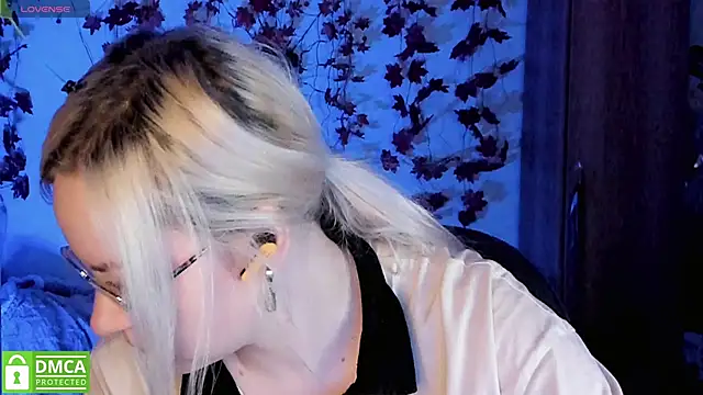 HoneyDazzle online show from 21, 11, 2025