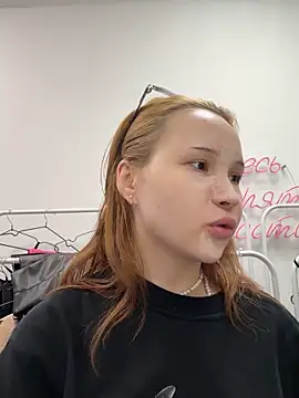 Roxy Riper online show from 6, 10, 2025