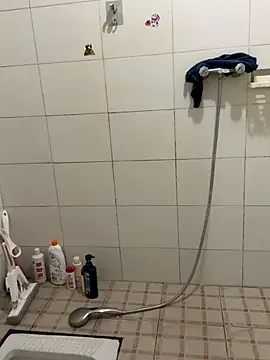 yichengm online show from 13, 10, 2025