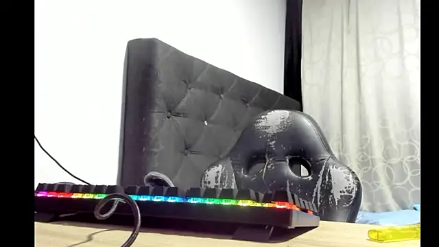 coolfriki online show from 7, 3, 2026