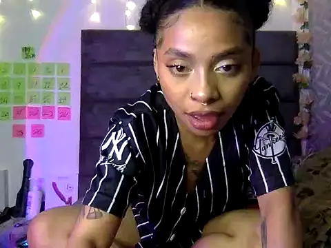 Snapshot of Tina_Dance chatting on 18, 12, 2025 Tina Dance online show from 18, 12, 2025