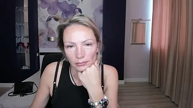 AlinaMoor online show from 6, 10, 2025